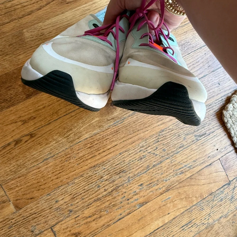 Nike Womens Air Max Dia size 8